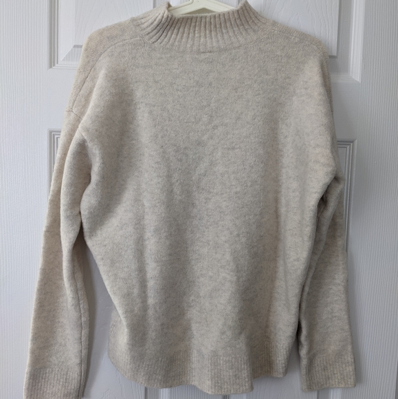 Cream/ ivory/ marled white Uniqlo wool blend sweater - Picture 2 of 4